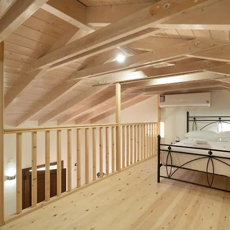 Maniaveta's House * Exanthia