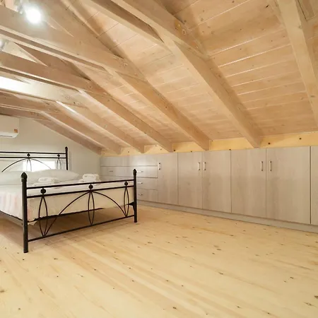 Maniaveta's House * Exanthia