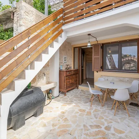 Maniaveta's House Exanthia