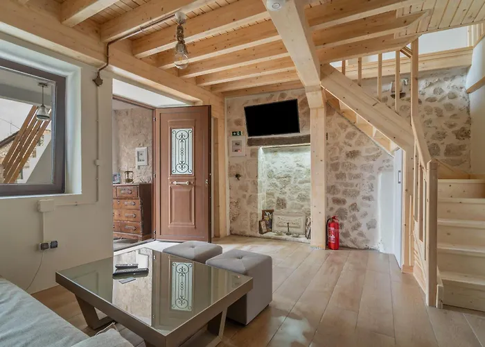 Maniaveta's House * Exanthia