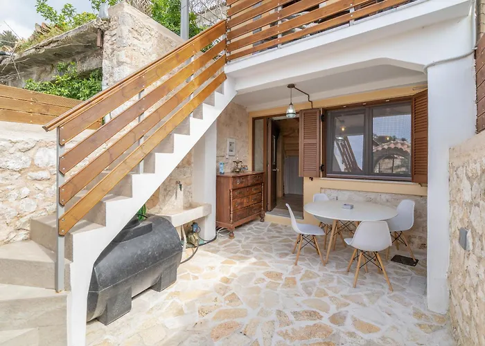 Maniaveta's House Exanthia